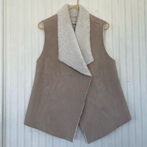 Anthropologie Dylan True Grit Tan Cream Faux Suede Sherpa lined Vest Medium*